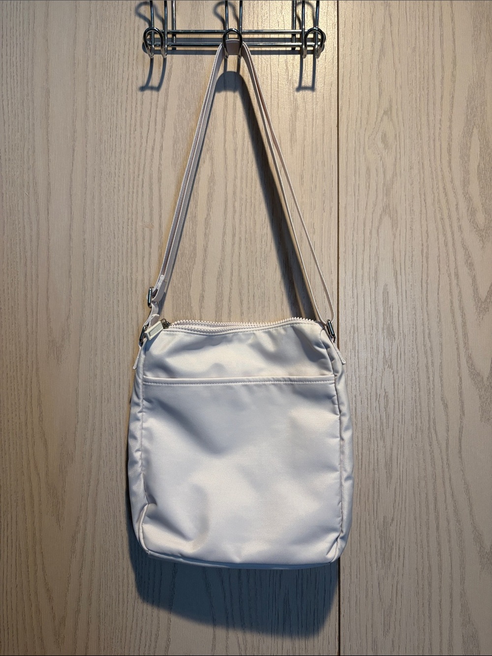 32 Degrees Cream/White Crossbody Bag - Sleek Shoulder Purse or crossbody bag